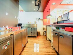 Loja T0 - Santa Maria da Feira, Santa Maria da Feira, Aveiro - Miniatura: 4/24