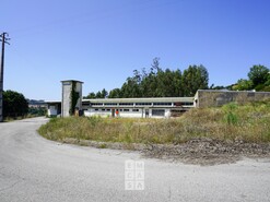 Armaz�m T0 - Vila de Cucuj�es, Oliveira de Azem�is, Aveiro - Miniatura: 7/24