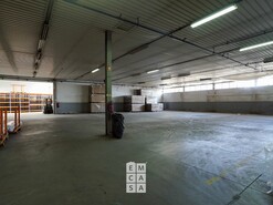 Armaz�m T0 - Vila de Cucuj�es, Oliveira de Azem�is, Aveiro - Miniatura: 17/24