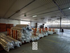 Armaz�m T0 - Vila de Cucuj�es, Oliveira de Azem�is, Aveiro - Miniatura: 18/24