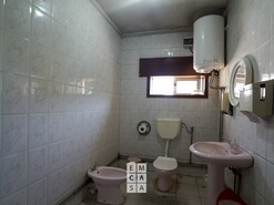 Armaz�m T0 - Vila de Cucuj�es, Oliveira de Azem�is, Aveiro - Miniatura: 23/24