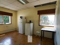 Armaz�m T0 - Vila de Cucuj�es, Oliveira de Azem�is, Aveiro - Miniatura: 24/24