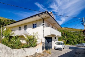 Moradia T5 - Sedielos, Peso da R�gua, Vila Real