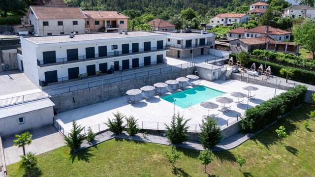 Pr�dio - Mosteiro, Vieira do Minho, Braga - Imagem grande