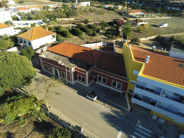 Prdio - Algoz, Silves, Faro (Algarve) - Imagem grande