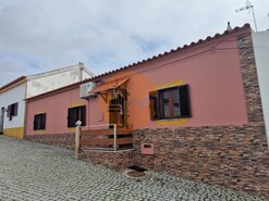 Moradia T2 - Esp�rito Santo, M�rtola, Beja