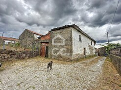 Moradia T0 - Vilar de Perdizes e Meixide, Montalegre, Vila Real - Miniatura: 10/10