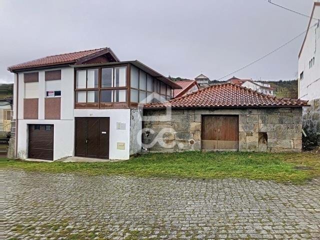 Moradia T2 - Vilar de Perdizes e Meixide, Montalegre, Vila Real - Imagem grande