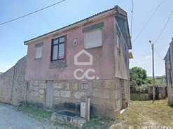 Moradia T3 - Vilarelho da Raia, Chaves, Vila Real - Miniatura: 1/43
