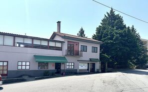 Moradia > T6 - Bairro, Vila Nova de Famalico, Braga