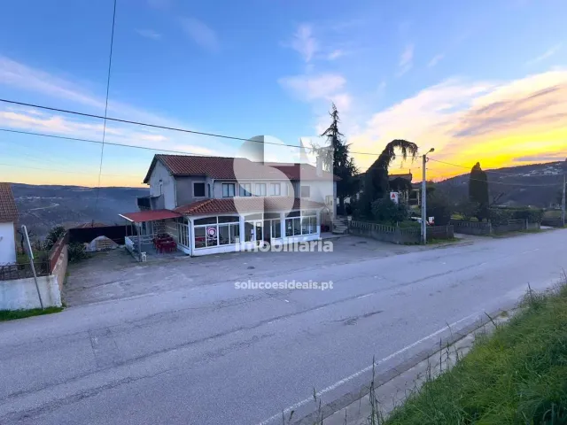 Moradia - Adoufe e Vilarinho de Samard�, Vila Real, Vila Real