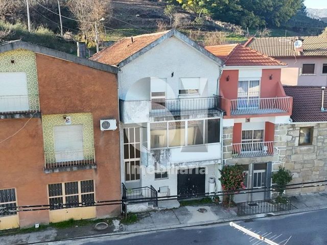 Moradia T4 - Adoufe e Vilarinho de Samard�, Vila Real, Vila Real - Imagem grande