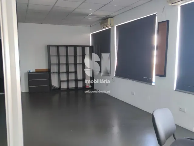 Armaz�m T0 - Santo Tirso, Santo Tirso, Porto - Miniatura: 14/37