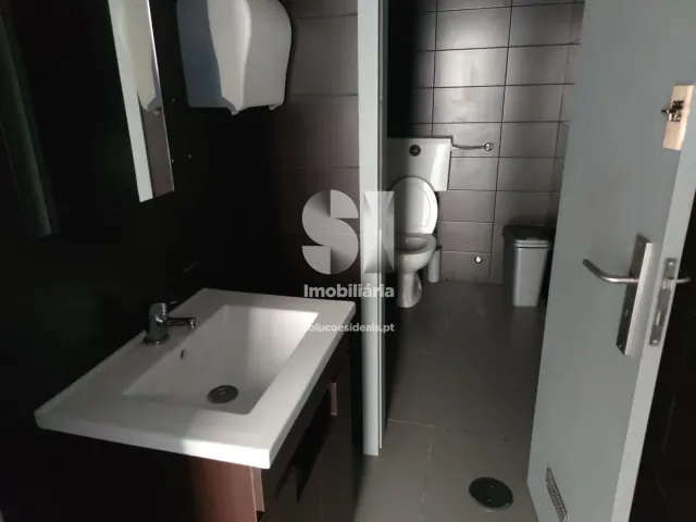 Armaz�m T0 - Santo Tirso, Santo Tirso, Porto - Miniatura: 23/37