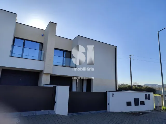 Moradia T4 - Arcos, Anadia, Aveiro - Miniatura: 1/15