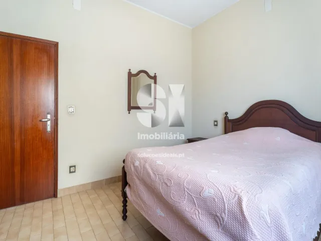 Moradia > T6 - Vieira de Leiria, Marinha Grande, Leiria - Miniatura: 11/35