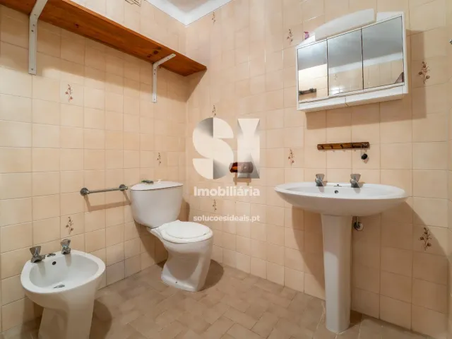 Moradia > T6 - Vieira de Leiria, Marinha Grande, Leiria - Miniatura: 26/35