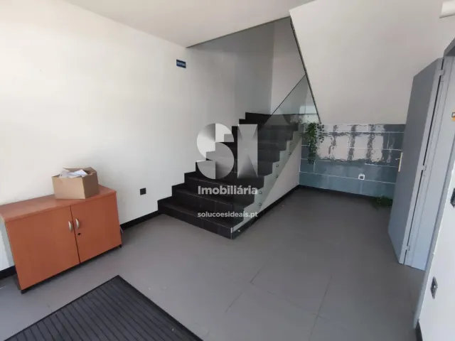 Armaz�m T0 - Santo Tirso, Santo Tirso, Porto - Miniatura: 34/37