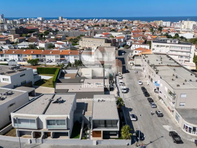 Moradia T4 - A Ver-o-Mar, P�voa de Varzim, Porto - Miniatura: 39/43