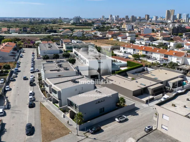 Moradia T4 - A Ver-o-Mar, P�voa de Varzim, Porto - Miniatura: 40/43