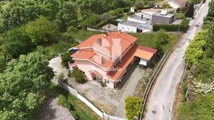 Moradia T6 - Adoufe e Vilarinho de Samardã, Vila Real, Vila Real
