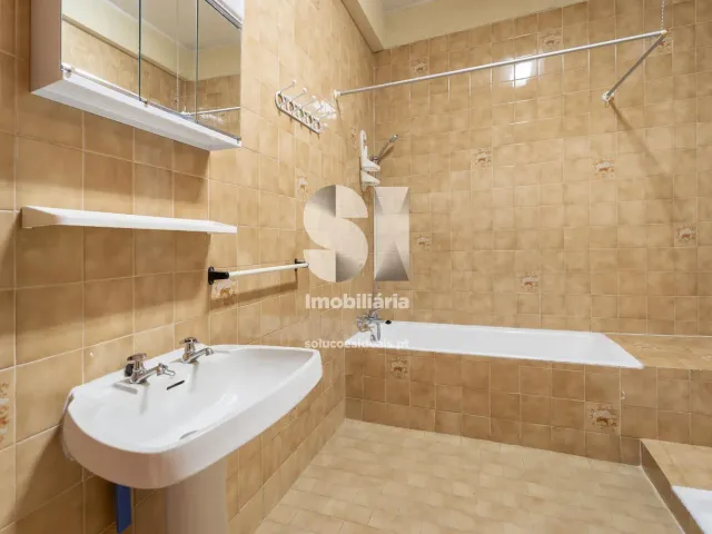 Moradia > T6 - Vieira de Leiria, Marinha Grande, Leiria - Miniatura: 12/49