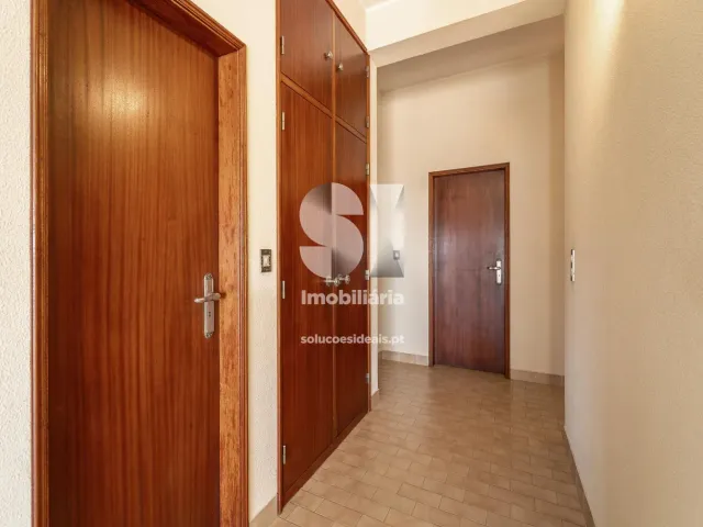 Moradia > T6 - Vieira de Leiria, Marinha Grande, Leiria - Miniatura: 24/49