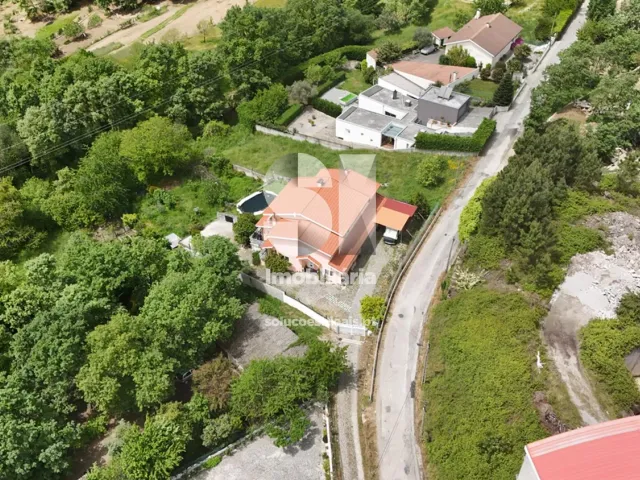 Moradia T5 - Adoufe e Vilarinho de Samard�, Vila Real, Vila Real - Miniatura: 47/49