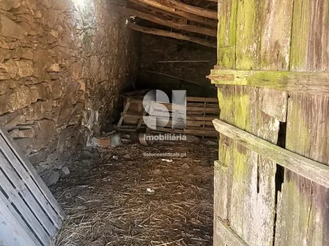 Moradia T0 - S�o Martinho de Antas e Paradela de Gui�es, Sabrosa, Vila Real - Miniatura: 10/18