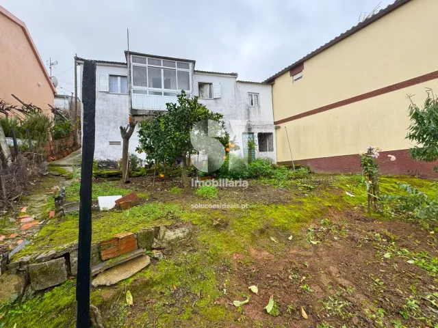 Moradia T2 - Sanfins do Douro, Alij�, Vila Real