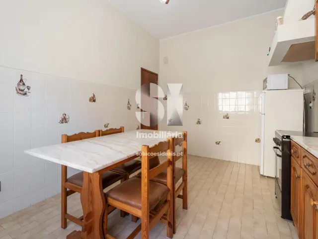 Moradia > T6 - Vieira de Leiria, Marinha Grande, Leiria - Miniatura: 16/35