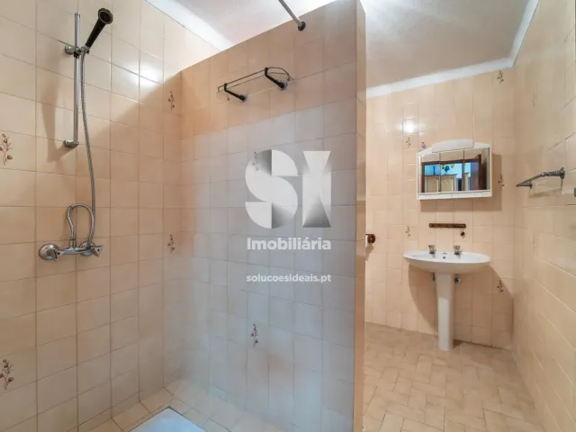 Moradia > T6 - Vieira de Leiria, Marinha Grande, Leiria - Miniatura: 25/35