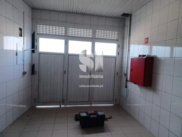 Com�rcio T0 - S�o Miguel de Poiares, Vila Nova de Poiares, Coimbra