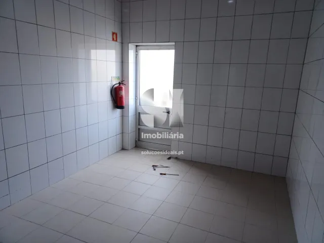 Com�rcio T0 - S�o Miguel de Poiares, Vila Nova de Poiares, Coimbra - Miniatura: 10/15