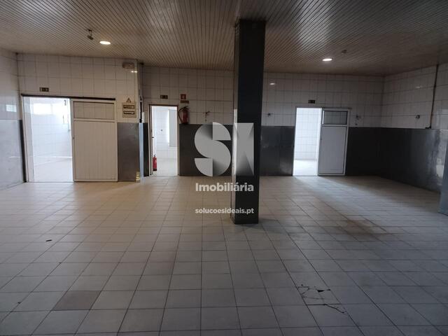 Loja - São Miguel de Poiares, Vila Nova de Poiares, Coimbra - Imagem grande