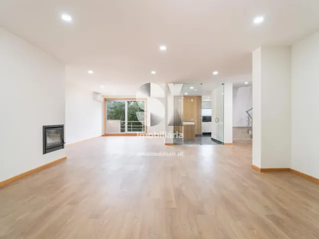 Moradia T4 - Santo Ant�nio dos Olivais, Coimbra, Coimbra - Imagem grande