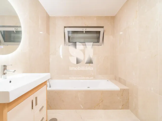 Moradia T4 - Santo Ant�nio dos Olivais, Coimbra, Coimbra - Miniatura: 13/28