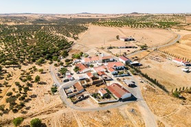 Moradia T2 - Alcaria Ruiva, M�rtola, Beja - Miniatura: 30/31