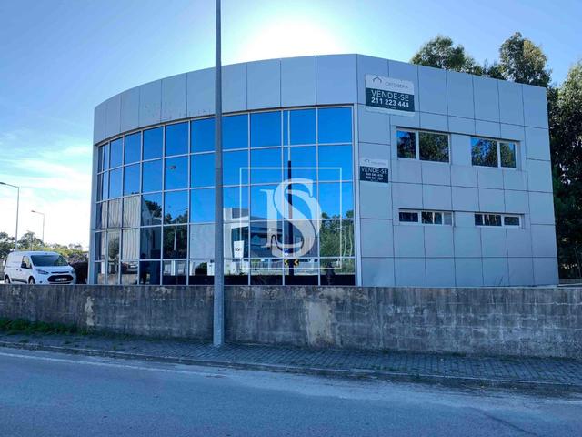 Armazém T0 em Paredes
