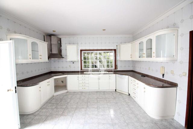 Moradia T4 em Guimar�es