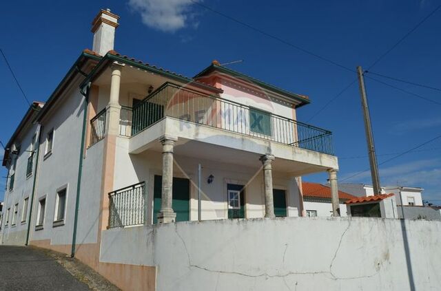 Moradia T4 em Torres Novas