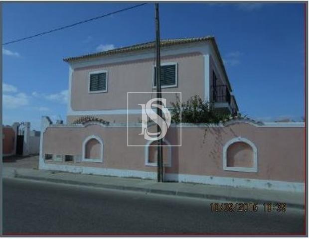 Moradia T5 em Alpiar�a