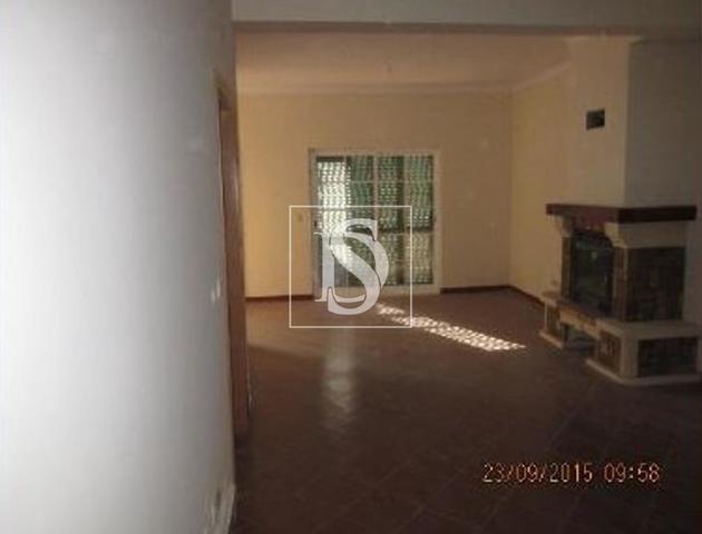 Moradia T5 em Alpiar�a