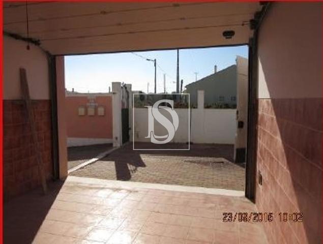 Moradia T5 em Alpiar�a