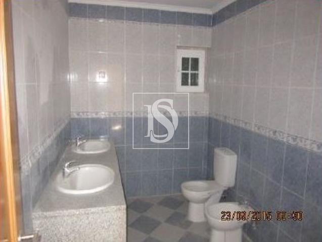 Moradia T5 em Alpiar�a