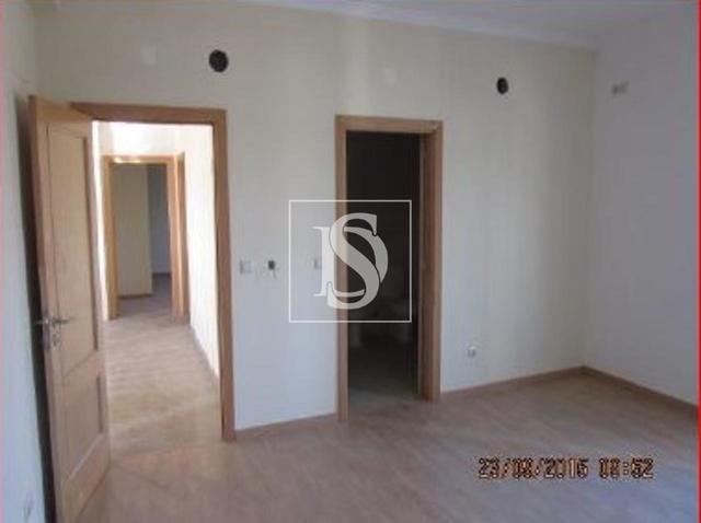 Moradia T5 em Alpiar�a