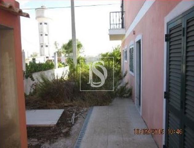 Moradia T5 em Alpiar�a