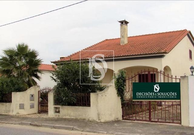 Moradia T5 em Alpiar�a