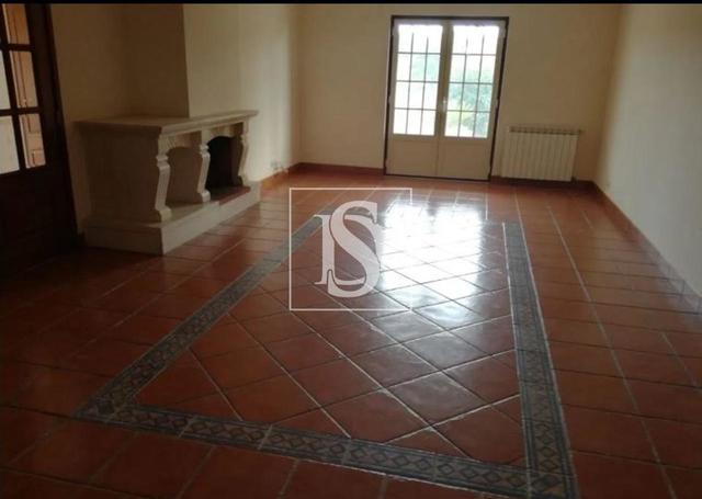 Moradia T5 em Alpiar�a