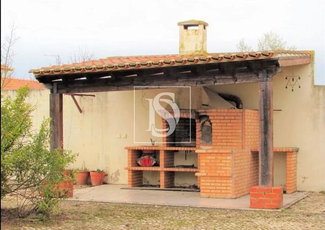 Moradia T5 em Alpiar�a